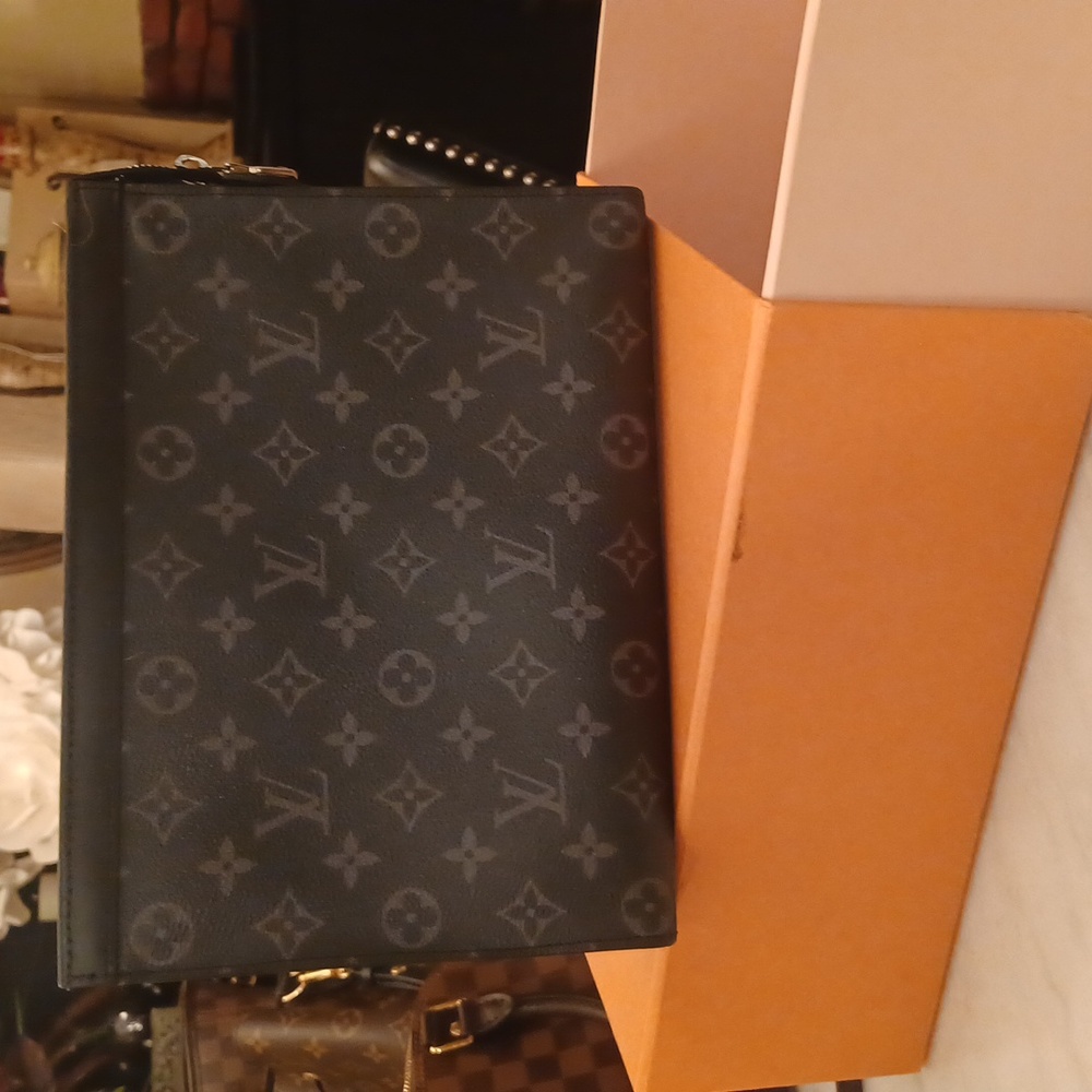 Louis Vuitton toiletry 26